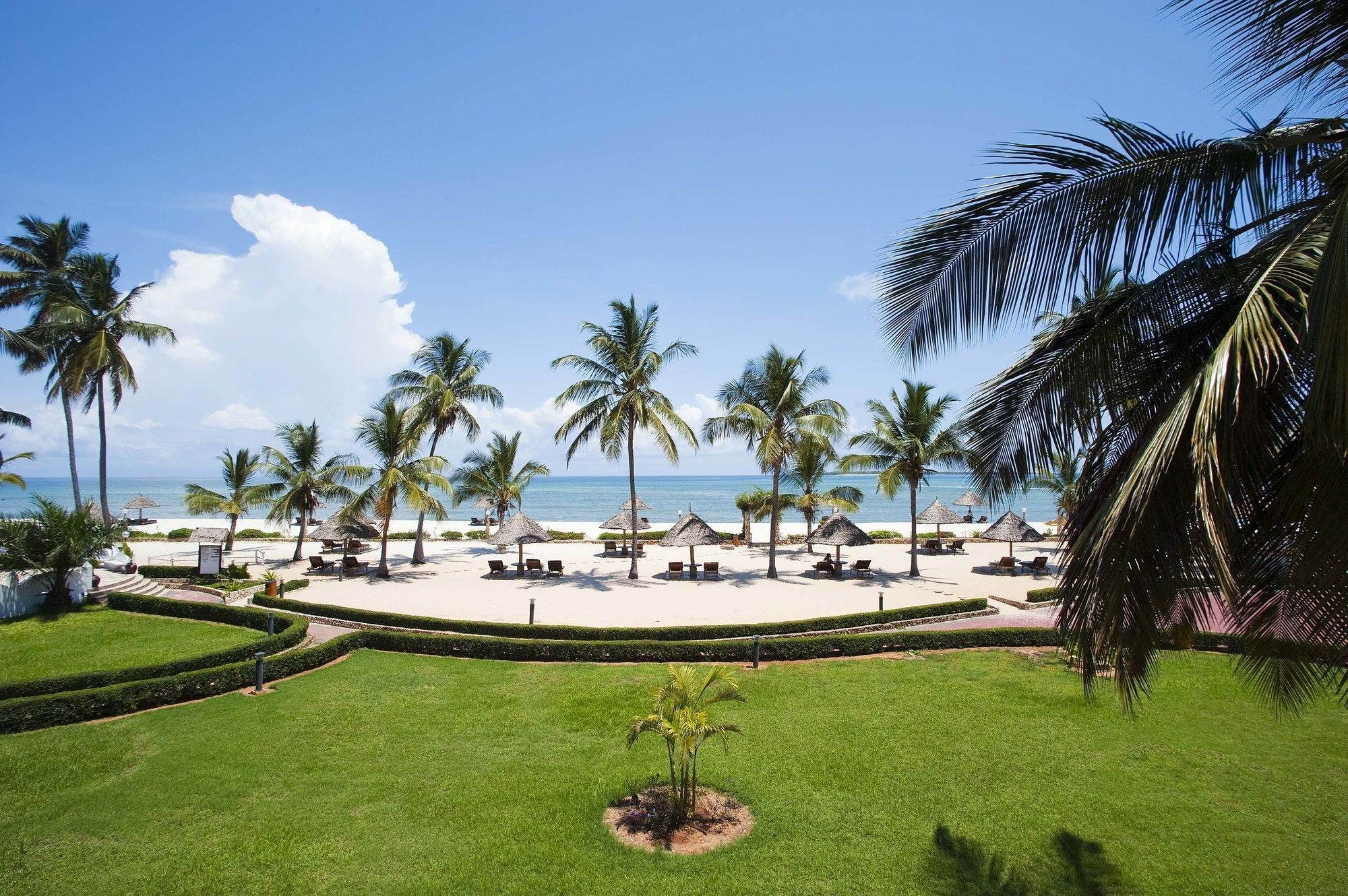Kunduchi Beach Hotel & Resort Дар-ес-Салам Екстер'єр фото